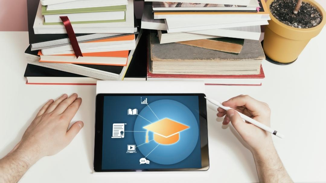 What is an elearning platform?